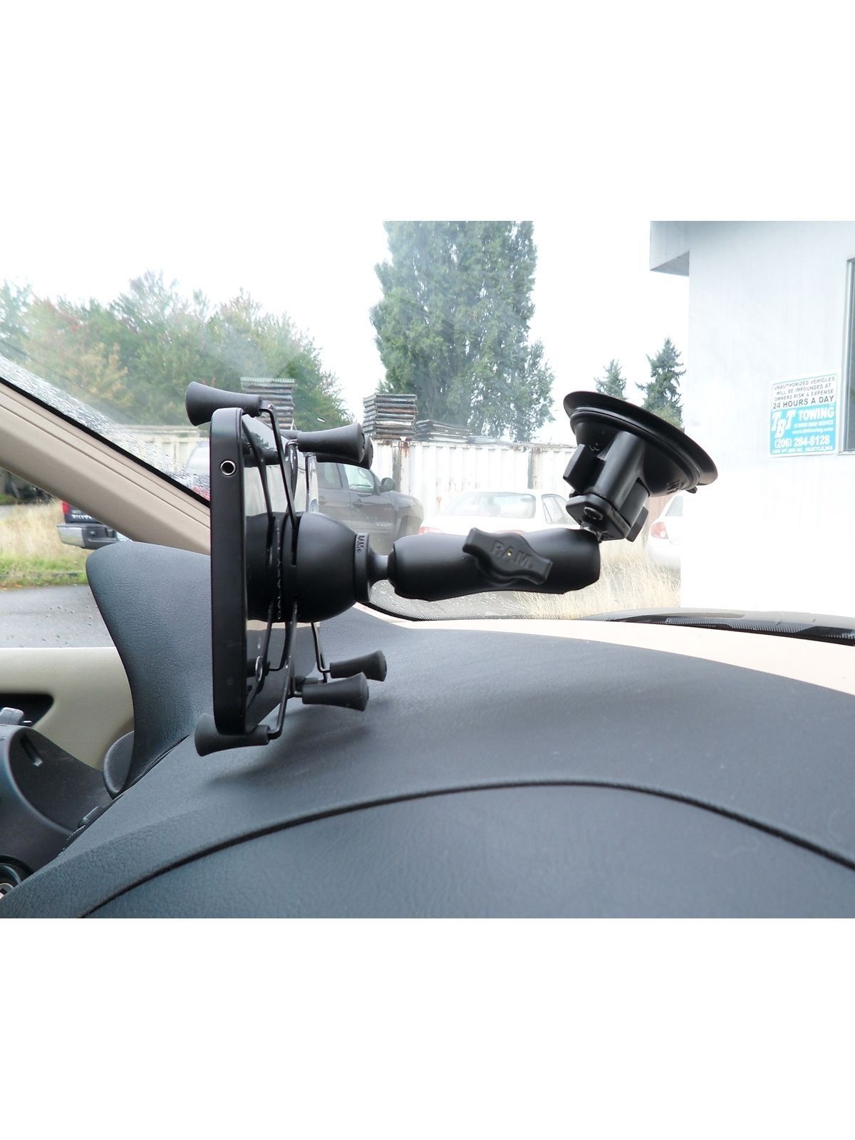 RAM MOUNTS Twist Lock Suction Cup Mount with Universal X-Grip II 7" Tablet Holder