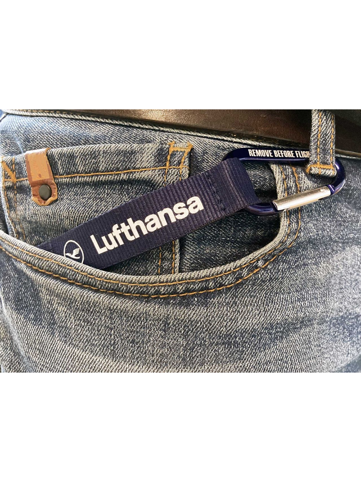 Lufthansa Karabiner-Strap REMOVE BEFORE FLIGHT - blau/weiß