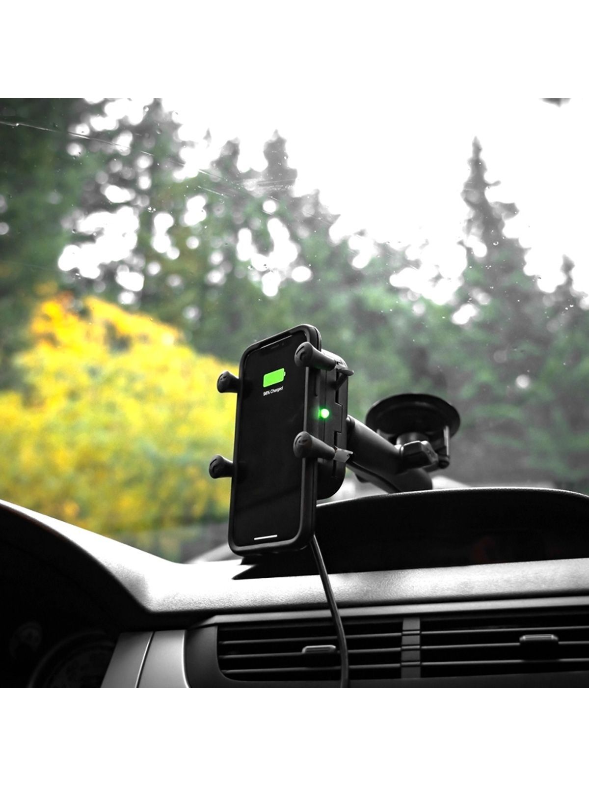 RAM Mounts Tough-Charge X-Grip Saugfuss-Halterung für Smartphones mit Ladefunktion - B-Kugel (1 Zoll), QI kompatibel, spritzwassergeschützt, USB-A